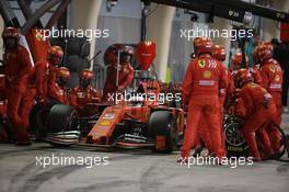 Sebastian Vettel (GER) Ferrari SF90 pit stop. 31.03.2019. Formula 1 World Championship, Rd 2, Bahrain Grand Prix, Sakhir, Bahrain, Race Day.
