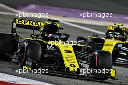 Daniel Ricciardo (AUS) Renault F1 Team RS19 leads team mate Nico Hulkenberg (GER) Renault F1 Team RS19. 31.03.2019. Formula 1 World Championship, Rd 2, Bahrain Grand Prix, Sakhir, Bahrain, Race Day.