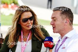 (L to R): Carol Vorderman (GBR) with Craig Slater (GBR) Sky F1 Reporter. 30.03.2019. Formula 1 World Championship, Rd 2, Bahrain Grand Prix, Sakhir, Bahrain, Qualifying Day.