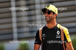 Daniel Ricciardo (AUS) Renault F1 Team. 30.03.2019. Formula 1 World Championship, Rd 2, Bahrain Grand Prix, Sakhir, Bahrain, Qualifying Day.