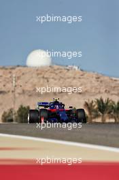 Alexander Albon (THA) Scuderia Toro Rosso STR14. 30.03.2019. Formula 1 World Championship, Rd 2, Bahrain Grand Prix, Sakhir, Bahrain, Qualifying Day.