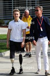 (L to R): Billy Monger (GBR) Racing Driver with David Coulthard (GBR) Red Bull Racing and Scuderia Toro Advisor / Channel 4 F1 Commentator. 31.03.2019. Formula 1 World Championship, Rd 2, Bahrain Grand Prix, Sakhir, Bahrain, Race Day.
