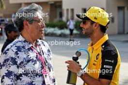 Daniel Ricciardo (AUS) Renault F1 Team with Paul Tange (JPN) Tange Associates President. 31.03.2019. Formula 1 World Championship, Rd 2, Bahrain Grand Prix, Sakhir, Bahrain, Race Day.