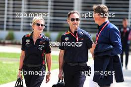 (L to R): Jayne Poole (GBR) Red Bull Racing HR Director with Christian Horner (GBR) Red Bull Racing Team Principal and David Coulthard (GBR) Red Bull Racing and Scuderia Toro Advisor / Channel 4 F1 Commentator. 31.03.2019. Formula 1 World Championship, Rd 2, Bahrain Grand Prix, Sakhir, Bahrain, Race Day.