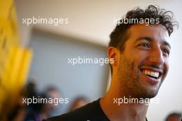 Daniel Ricciardo (AUS), Renault F1 Team  28.03.2019. Formula 1 World Championship, Rd 2, Bahrain Grand Prix, Sakhir, Bahrain, Preparation Day.