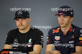 Valtteri Bottas (FIN), Mercedes AMG F1 and Pierre Gasly (FRA), Red Bull Racing  28.03.2019. Formula 1 World Championship, Rd 2, Bahrain Grand Prix, Sakhir, Bahrain, Preparation Day.