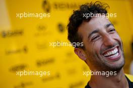 Daniel Ricciardo (AUS), Renault F1 Team  28.03.2019. Formula 1 World Championship, Rd 2, Bahrain Grand Prix, Sakhir, Bahrain, Preparation Day.