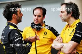 (L to R): Daniel Ricciardo (AUS) Renault F1 Team with Karel Loos (BEL) Renault F1 Team Race Engineer and Ciaron Pilbeam (GBR) Renault F1 Team Chief Race Engineer. 02.04.2019. Formula One Testing, Sakhir, Bahrain, Tueday.