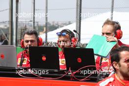 Ferrari Engineers on their laptops on the grid 17.11.2019. Formula 1 World Championship, Rd 20, Brazilian Grand Prix, Sao Paulo, Brazil, Race Day.