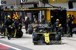 Nico Hulkenberg (GER) Renault Sport F1 Team RS19 Pit Stop 17.11.2019. Formula 1 World Championship, Rd 20, Brazilian Grand Prix, Sao Paulo, Brazil, Race Day.