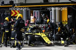 Nico Hulkenberg (GER) Renault Sport F1 Team RS19 Pit Stop 17.11.2019. Formula 1 World Championship, Rd 20, Brazilian Grand Prix, Sao Paulo, Brazil, Race Day.
