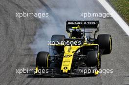 Nico Hulkenberg (GER) Renault F1 Team RS19 locks up under braking. 17.11.2019. Formula 1 World Championship, Rd 20, Brazilian Grand Prix, Sao Paulo, Brazil, Race Day.