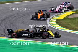 Daniel Ricciardo (AUS) Renault F1 Team RS19 and Kevin Magnussen (DEN) Haas VF-19 collide. 17.11.2019. Formula 1 World Championship, Rd 20, Brazilian Grand Prix, Sao Paulo, Brazil, Race Day.