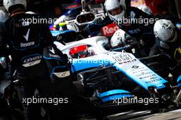 Robert Kubica (POL) Williams Racing FW42 makes a pit stop. 17.11.2019. Formula 1 World Championship, Rd 20, Brazilian Grand Prix, Sao Paulo, Brazil, Race Day.