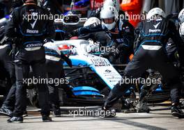 George Russell (GBR) Williams Racing FW42 makes a pit stop. 17.11.2019. Formula 1 World Championship, Rd 20, Brazilian Grand Prix, Sao Paulo, Brazil, Race Day.