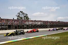 Daniel Ricciardo (AUS) Renault F1 Team RS19 at the start of the race. 17.11.2019. Formula 1 World Championship, Rd 20, Brazilian Grand Prix, Sao Paulo, Brazil, Race Day.