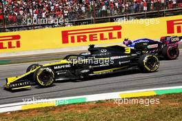 Daniel Ricciardo (AUS) Renault F1 Team RS19 and Lance Stroll (CDN) Racing Point F1 Team RP19 battle for position. 17.11.2019. Formula 1 World Championship, Rd 20, Brazilian Grand Prix, Sao Paulo, Brazil, Race Day.