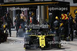 Daniel Ricciardo (AUS) Renault Sport F1 Team RS19 Pit Stop 17.11.2019. Formula 1 World Championship, Rd 20, Brazilian Grand Prix, Sao Paulo, Brazil, Race Day.
