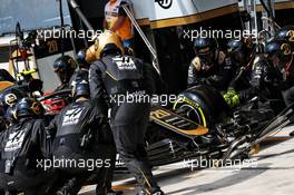Kevin Magnussen (DEN) Haas VF-19 makes a pit stop. 17.11.2019. Formula 1 World Championship, Rd 20, Brazilian Grand Prix, Sao Paulo, Brazil, Race Day.
