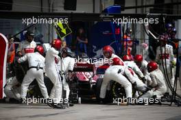 Kimi Raikkonen (FIN) Sauber C37 Pit Stop 17.11.2019. Formula 1 World Championship, Rd 20, Brazilian Grand Prix, Sao Paulo, Brazil, Race Day.