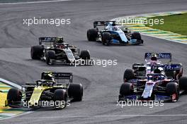 Nico Hulkenberg (GER) Renault F1 Team RS19 and Daniil Kvyat (RUS) Scuderia Toro Rosso STR14 battle for position. 17.11.2019. Formula 1 World Championship, Rd 20, Brazilian Grand Prix, Sao Paulo, Brazil, Race Day.