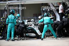 Lewis Hamilton (GBR) Mercedes AMG F1 W10 Pit Stop 17.11.2019. Formula 1 World Championship, Rd 20, Brazilian Grand Prix, Sao Paulo, Brazil, Race Day.