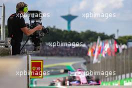 F1 Camera Operator in the pits. 16.11.2019. Formula 1 World Championship, Rd 20, Brazilian Grand Prix, Sao Paulo, Brazil, Qualifying Day.