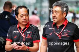 (L to R): Toyoharu Tanabe (JPN) Honda Racing F1 Technical Director with Masashi Yamamoto (JPN) Honda Racing F1 Managing Director. 16.11.2019. Formula 1 World Championship, Rd 20, Brazilian Grand Prix, Sao Paulo, Brazil, Qualifying Day.