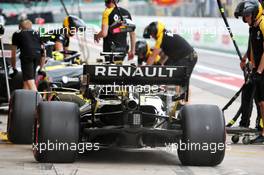 Daniel Ricciardo (AUS) Renault F1 Team RS19 in the pits. 16.11.2019. Formula 1 World Championship, Rd 20, Brazilian Grand Prix, Sao Paulo, Brazil, Qualifying Day.