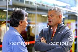 (L to R): Livio Oricchio (BRA) Journalist with Gil de Ferran (BRA) McLaren Sporting Director 16.11.2019. Formula 1 World Championship, Rd 20, Brazilian Grand Prix, Sao Paulo, Brazil, Qualifying Day.
