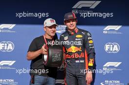 Max Verstappen (NLD) Red Bull Racing celebrates the Pirelli Pole Position Award with Rubens Barrichello (BRA). 16.11.2019. Formula 1 World Championship, Rd 20, Brazilian Grand Prix, Sao Paulo, Brazil, Qualifying Day.