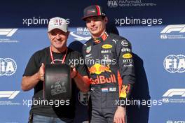 (L to R): Rubens Barrichello (BRA) presents the Pirelli Pole Position Award to Max Verstappen (NLD) Red Bull Racing. 16.11.2019. Formula 1 World Championship, Rd 20, Brazilian Grand Prix, Sao Paulo, Brazil, Qualifying Day.