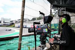 F1 Camera Operator trackside - Lewis Hamilton (GBR) Mercedes AMG F1 W10. 16.11.2019. Formula 1 World Championship, Rd 20, Brazilian Grand Prix, Sao Paulo, Brazil, Qualifying Day.