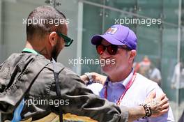 (L to R): Daniel Alves (BRA) Football Player with Rubens Barrichello (BRA). 17.11.2019. Formula 1 World Championship, Rd 20, Brazilian Grand Prix, Sao Paulo, Brazil, Race Day.