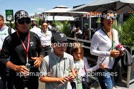 Emerson Fittipaldi (BRA) with his family. 07.06.2019. Formula 1 World Championship, Rd 5, Spanish Grand Prix, Barcelona, Spain, Practice Day.