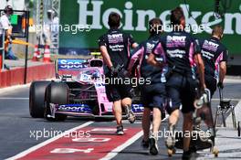 Racing Point F1 Team mechanics collect Lance Stroll (CDN) Racing Point F1 Team RP19 in the pit lane in the third practice session. 08.06.2019. Formula 1 World Championship, Rd 7, Canadian Grand Prix, Montreal, Canada, Qualifying Day.