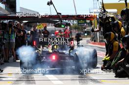 Nico Hulkenberg (GER) Renault F1 Team RS19 lights up the tyres in the pits. 08.06.2019. Formula 1 World Championship, Rd 7, Canadian Grand Prix, Montreal, Canada, Qualifying Day.