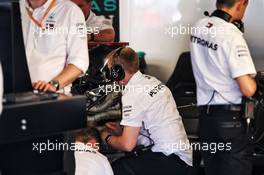 Mercedes AMG F1 mechanics work on the Mercedes AMG F1 W10 of Lewis Hamilton (GBR). 09.06.2019. Formula 1 World Championship, Rd 7, Canadian Grand Prix, Montreal, Canada, Race Day.
