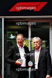 (L to R): Marin Aleksov, Rosland Capital CEO and Chase Carey (USA) Formula One Group Chairman - official 1000th Grand Prix coin presentation for the most Grand Prix attended. 12.04.2019. Formula 1 World Championship, Rd 3, Chinese Grand Prix, Shanghai, China, Practice Day.