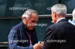 (L to R): Giorgio Piola (ITA) Journalist and Chase Carey (USA) Formula One Group Chairman - official 1000th Grand Prix coin presentation for the most Grand Prix attended. 12.04.2019. Formula 1 World Championship, Rd 3, Chinese Grand Prix, Shanghai, China, Practice Day.