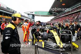 Guanyu Zhou (CHN) Renault F1 Team Test and Development Driver on the grid. 14.04.2019. Formula 1 World Championship, Rd 3, Chinese Grand Prix, Shanghai, China, Race Day.