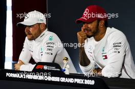 (L to R): Valtteri Bottas (FIN) Mercedes AMG F1 and race winner Lewis Hamilton (GBR) Mercedes AMG F1 in the FIA Press Conference. 14.04.2019. Formula 1 World Championship, Rd 3, Chinese Grand Prix, Shanghai, China, Race Day.