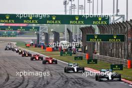 Lewis Hamilton (GBR) Mercedes AMG F1 W10 leads the race. 14.04.2019. Formula 1 World Championship, Rd 3, Chinese Grand Prix, Shanghai, China, Race Day.