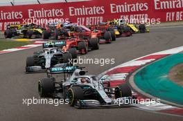 Lewis Hamilton (GBR) Mercedes AMG F1 W10 leads at the start of the race. 14.04.2019. Formula 1 World Championship, Rd 3, Chinese Grand Prix, Shanghai, China, Race Day.