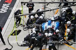 George Russell (GBR) Williams Racing FW42 makes a pit stop. 14.04.2019. Formula 1 World Championship, Rd 3, Chinese Grand Prix, Shanghai, China, Race Day.