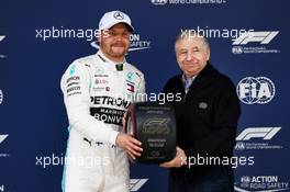 (L to R): Valtteri Bottas (FIN) Mercedes AMG F1 receives the Pirelli Pole Position award from Jean Todt (FRA) FIA President in qualifying parc ferme. 13.04.2019. Formula 1 World Championship, Rd 3, Chinese Grand Prix, Shanghai, China, Qualifying Day.