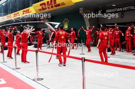 Ferrari mechanics warm up. 14.04.2019. Formula 1 World Championship, Rd 3, Chinese Grand Prix, Shanghai, China, Race Day.