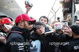 Lewis Hamilton (GBR) Mercedes AMG F1 with fans. 11.04.2019. Formula 1 World Championship, Rd 3, Chinese Grand Prix, Shanghai, China, Preparation Day.