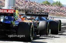 Kevin Magnussen (DEN) Haas VF-19 and Carlos Sainz Jr (ESP) McLaren MCL34. 10.05.2019. Formula 1 World Championship, Rd 5, Spanish Grand Prix, Barcelona, Spain, Practice Day.