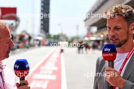 (L to R): Martin Brundle (GBR) Sky Sports Commentator with Jenson Button (GBR) Sky Sports F1 Presenter. 10.05.2019. Formula 1 World Championship, Rd 5, Spanish Grand Prix, Barcelona, Spain, Practice Day.